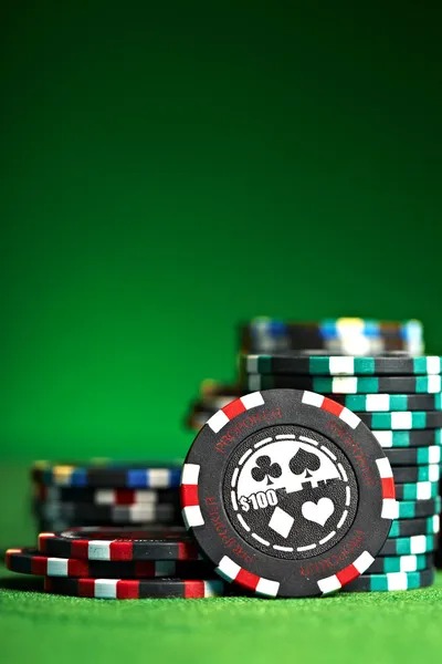 hermes 4d mobile app interface showing slot games and live casino options